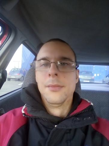 Gergö, 37 éves balassagyarmati társkereső férfi profil fotója Gergö, 37 éves balassagyarmati társkereső férfi profil fotója