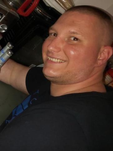 Attila, 37 éves ábrahámhegyi társkereső férfi profil fotója