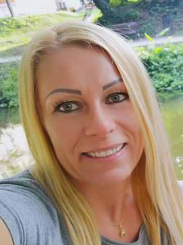 Kata, 48 éves monori társkereső nő profil fotója