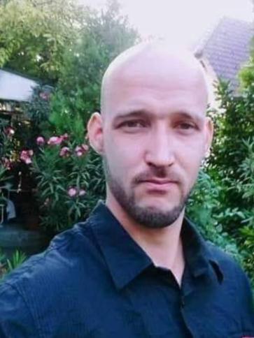 Gábor, 40 éves kalocsai társkereső férfi profil fotója