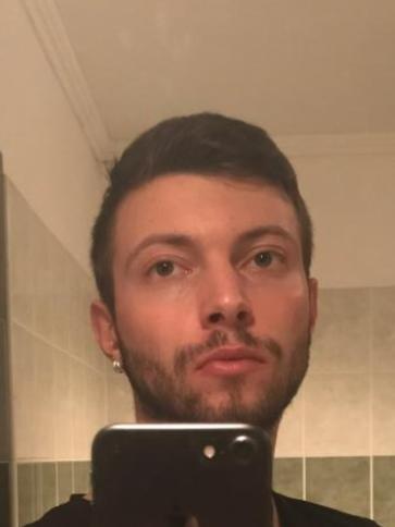 Zoli, 32 éves rábatamási társkereső férfi profil fotója