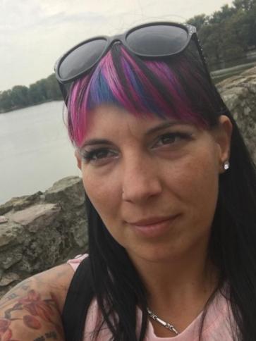 Betti, 40 éves várpalotai társkereső nő profil fotója