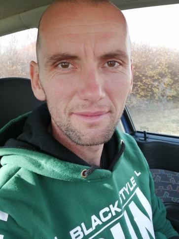 Tibor, 42 éves felsőszentiváni társkereső férfi profil fotója