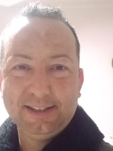 Csaba, 42 éves szentlőrinci társkereső férfi profil fotója Csaba, 42 éves szentlőrinci társkereső férfi profil fotója