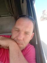Sziasztok! Erik vagyok. Fiatal nagyatádi párkereső lányokkal chatelnék.