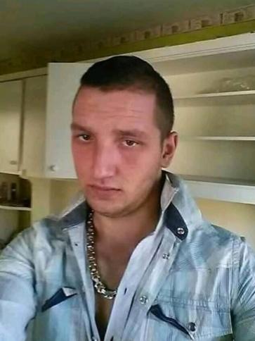 Máté, 32 éves paksi társkereső férfi profil fotója
