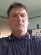 Sziasztok! József vagyok. Komoly esztári párkereső nők jelentkezését várom.