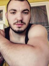 Sziasztok! Balazs vagyok. Fiatal alibánfai párkereső lányokkal chatelnék.