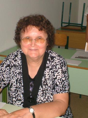 Irén, 77 éves szekszárdi társkereső nő profil fotója