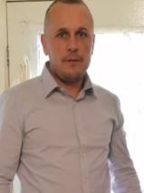 Sziasztok! Attila vagyok. Komoly sárkeszi párkereső nők jelentkezését várom.