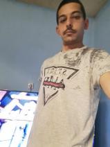 Sziasztok! Laszlo vagyok. Komoly csöglei párkereső nők jelentkezését várom.