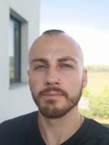 Sziasztok! Richárd vagyok. Komoly rádi párkereső nők jelentkezését várom.