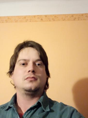 László, 37 éves felsőszentiváni társkereső férfi profil fotója
