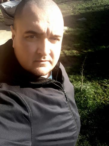 Zsolt, 33 éves tiszafüredi társkereső férfi profil fotója