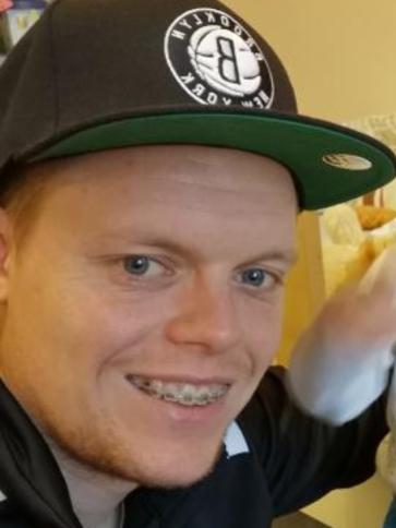 Zsolt, 34 éves marcali társkereső férfi profil fotója