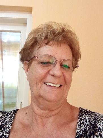 Anna, 71 éves dorogi társkereső nő profil fotója