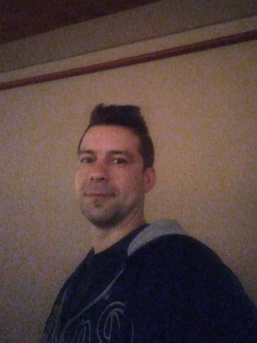 Ádám, 33 éves keceli társkereső férfi profil fotója