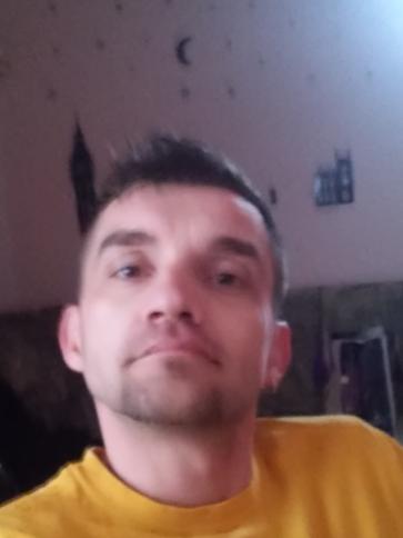 Alex, 40 éves kiszombori társkereső férfi profil fotója