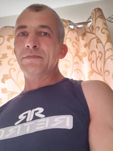 László, 49 éves írországi társkereső férfi profil fotója