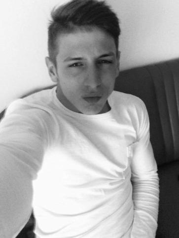Karesz, 28 éves miskolci társkereső férfi profil fotója