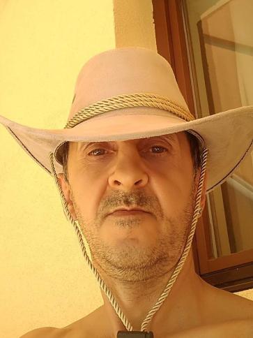 Béla, 53 éves tatai társkereső férfi profil fotója Béla, 53 éves tatai társkereső férfi profil fotója