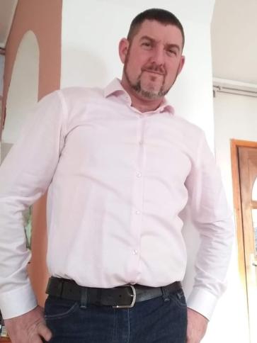 Levente, 44 éves szigetújfalui társkereső férfi profil fotója