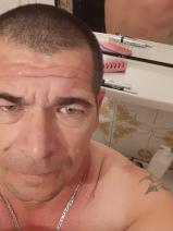 Sziasztok! Sándor vagyok. Online szászvári randizni vágyó nők kattinsatok a kedvenc gombra.