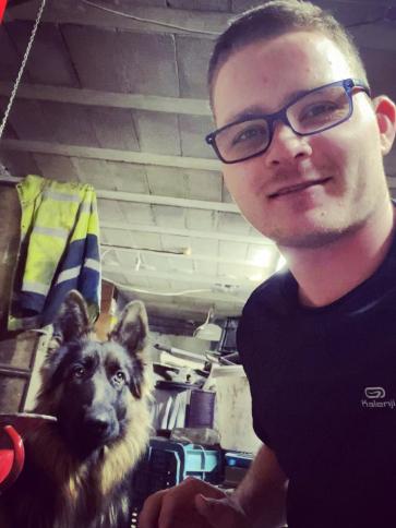 Zsolt, 28 éves petőfiszállási társkereső férfi profil fotója