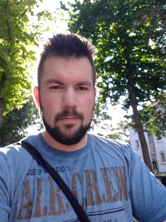 Tibor, 25 éves romániai társkereső férfi (131166)