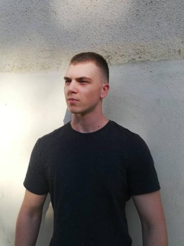 János, 24 éves jászalsószentgyörgyi társkereső férfi profil fotója