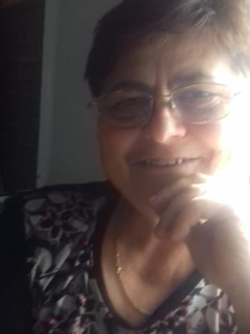 Julianna, 63 éves kiskunhalasi társkereső nő profil fotója Julianna, 63 éves kiskunhalasi társkereső nő profil fotója