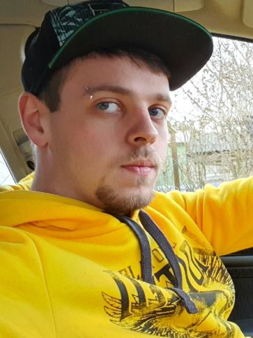 Richárd, 27 éves sülysápi társkereső férfi profil fotója