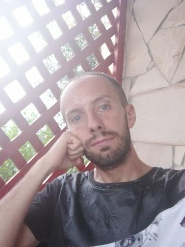 Laci, 38 éves polgári társkereső férfi profil fotója Laci, 38 éves polgári társkereső férfi profil fotója