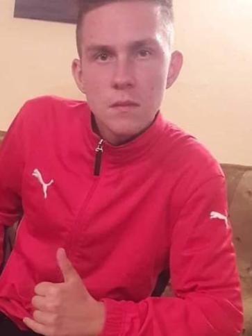 Péter, 24 éves sajókeresztúri társkereső férfi profil fotója