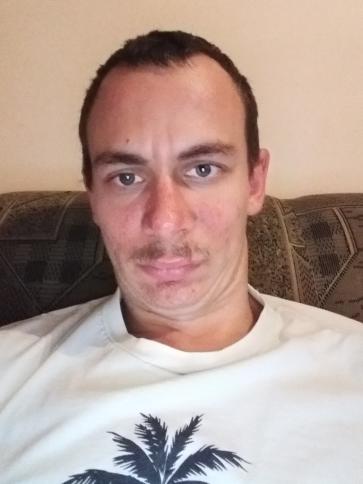 Gábor, 30 éves szentmártonkátai társkereső férfi profil fotója