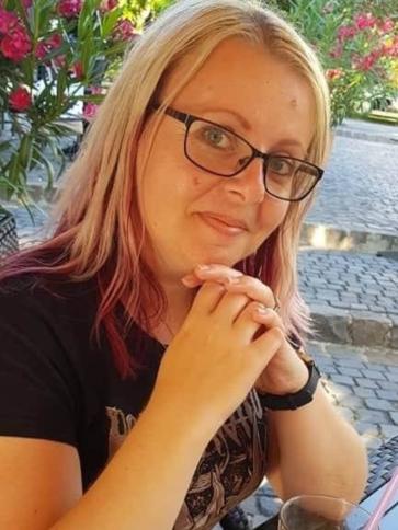 Szabina, 40 éves ajkai társkereső nő profil fotója