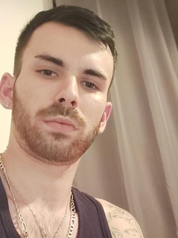Benjamin, 29 éves alsópetényi társkereső férfi profil fotója