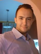 Sziasztok! Zoli vagyok. Komoly börcsi párkereső nők jelentkezését várom.