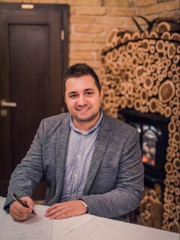 András, 40 éves százhalombattai társkereső férfi profil fotója