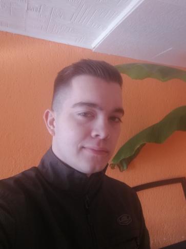 Levente, 25 éves csókakői társkereső férfi profil fotója