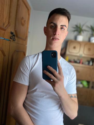Albert, 25 éves földesi társkereső férfi profil fotója