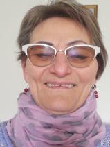 Sziasztok! Ilona vagyok. Diplomás péceli párkereső férfiakat keresek randizni.