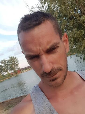 Zoltán, 34 éves szarvasi társkereső férfi profil fotója