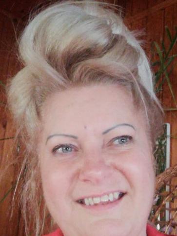 Szilvia, 59 éves kaposfői társkereső nő profil fotója