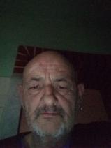 Sziasztok! Sandor vagyok. Komoly pusztamonostori párkereső nők jelentkezését várom.