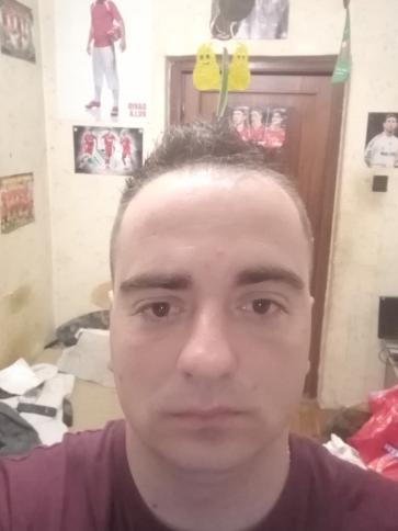 Zsolti, 35 éves baktalórántházai társkereső férfi profil fotója