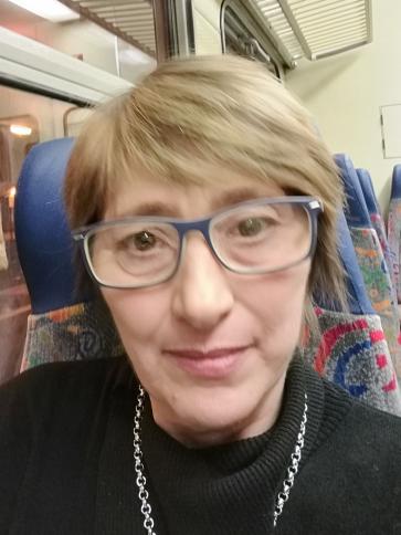 Adrienne, 60 éves hidasnémeti társkereső nő profil fotója