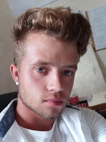 Roberto, 26 éves siófoki társkereső férfi profil fotója