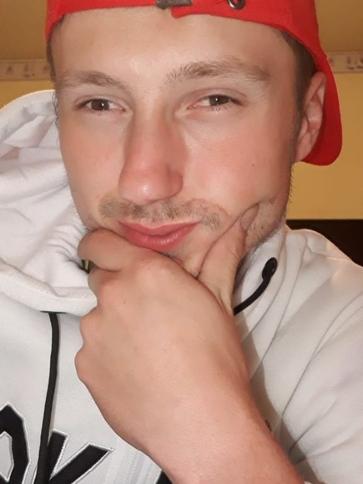 Imre, 31 éves győrszemerei társkereső férfi profil fotója