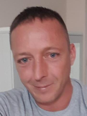 Liu, 48 éves halászteleki társkereső férfi profil fotója
